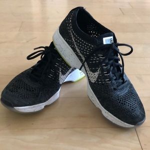 NIKE flyknit zoom